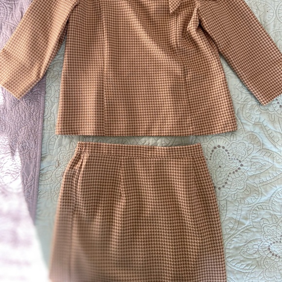 Set - Picture 2 of 2